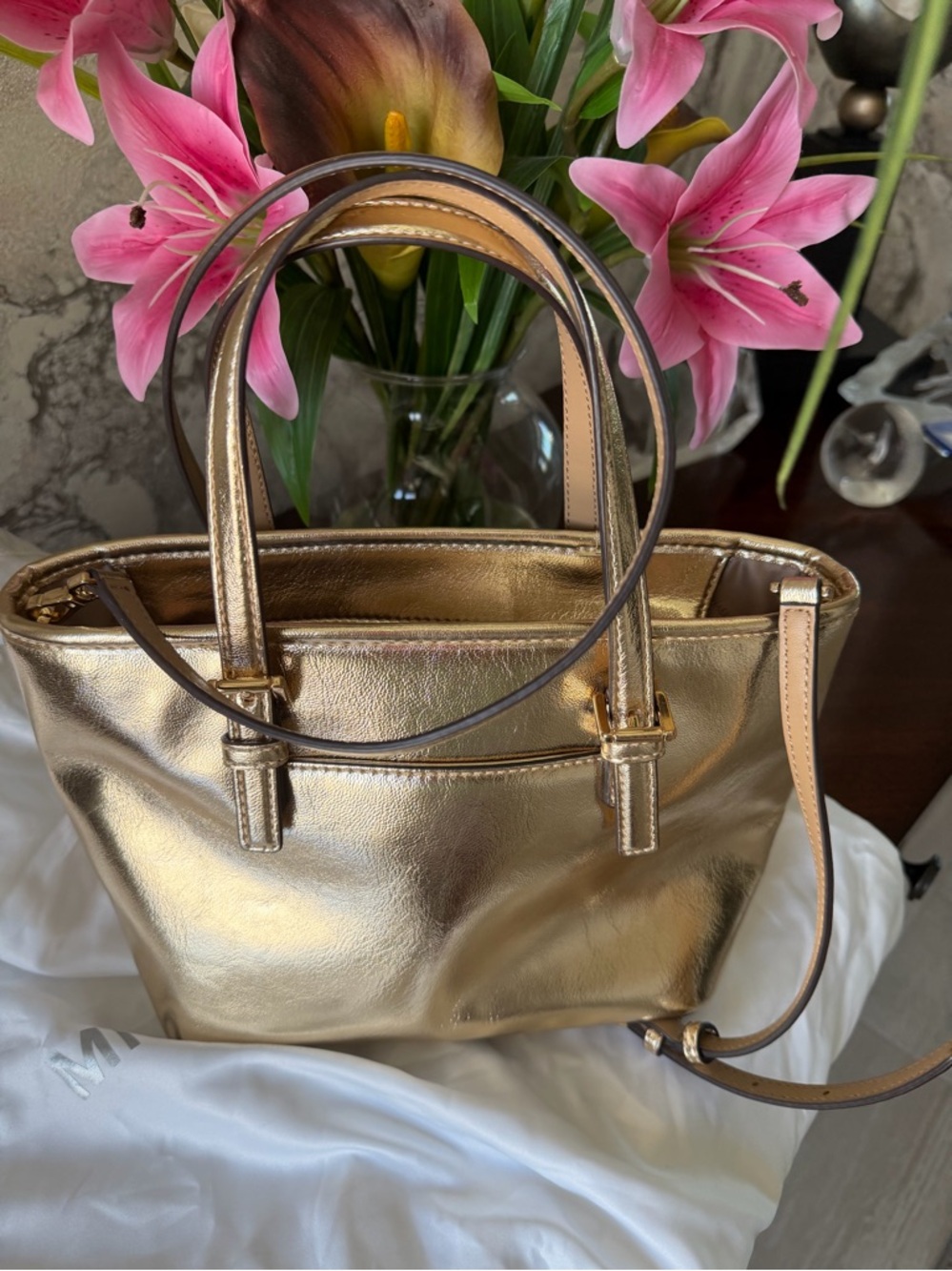 Michael Kors Metallic Gold Leather Tote with Crossbody Strap - Picture 2 of 7